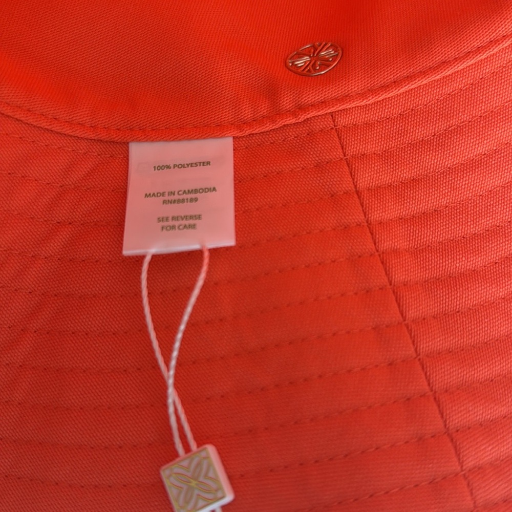 Lily Pulitzer bucket hat SPF 50+. NWT - Picture 4 of 5
